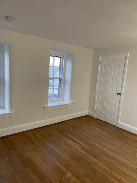 Building Photo - 203 Green St