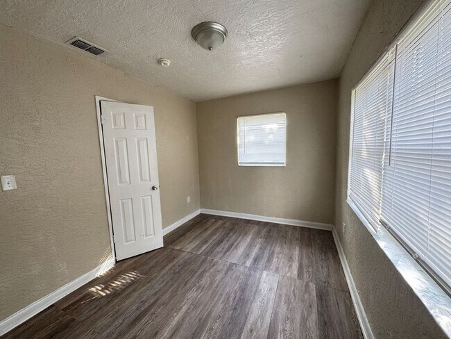 Building Photo - 1209 Carlsbad Pl