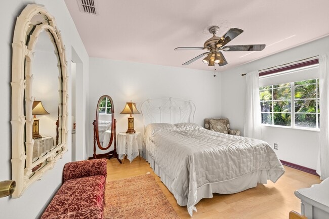 Building Photo - Sapphire lakes - 2 bedroom fully furnished condo