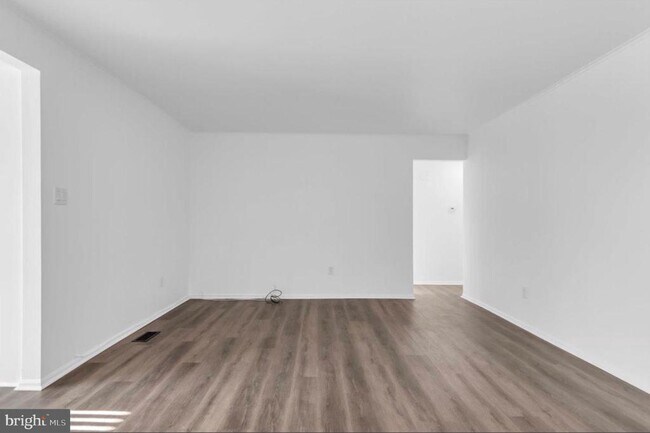Building Photo - 21 Uxbridge Pl