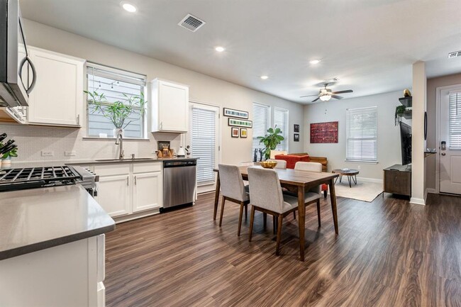 Building Photo - 7911 Mellencamp Dr
