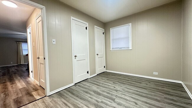 Building Photo - Great layout, cozy 3-bedroom, 1-bath house in a quiet neighborhood