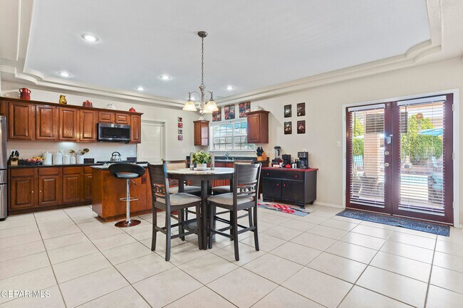 Building Photo - 1091 Los Moros Dr