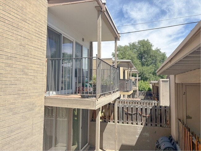 Building Photo - 4426 S Rosehaven Ct