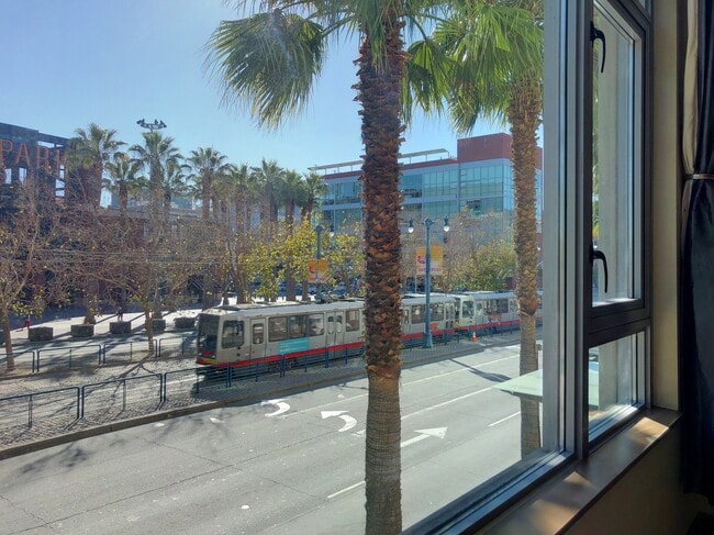 Building Photo - 1 Bed, 1 Bath + Storage - South Beach/SOMA...