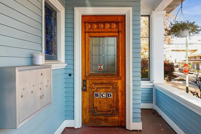 Building Photo - 931 Chestnut St