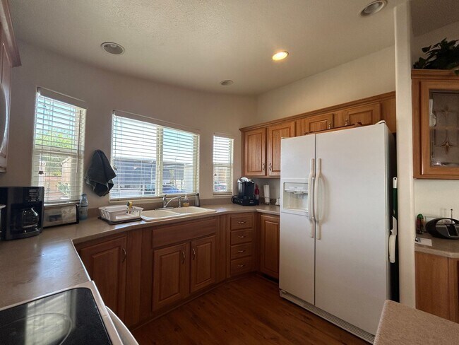 Building Photo - 17200 W Bell Rd