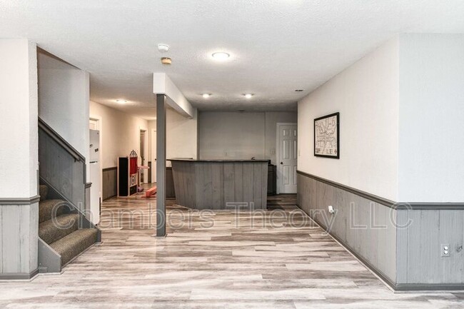 Building Photo - 2030 Spring Branch Dr