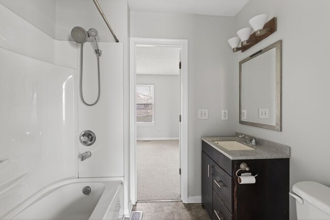 Building Photo - 2 bed 1.5 Bath Townhome in Indian Lakes