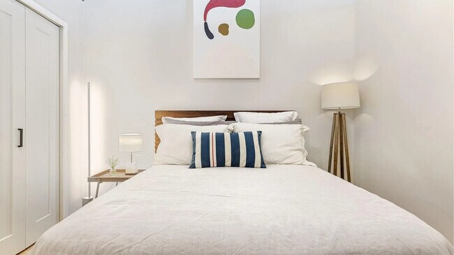 Building Photo - 758 N Larrabee St