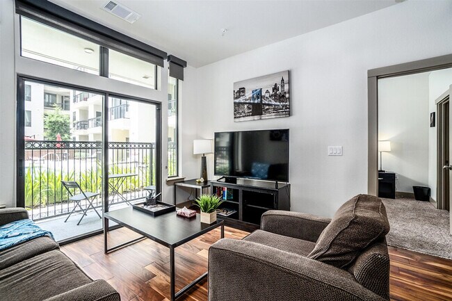 Primary Photo - 1125 Pierce St