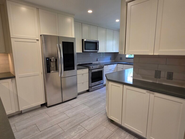 Building Photo - 8227 Redlands St