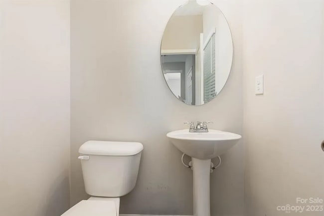 Building Photo - 549 Kiser Ln