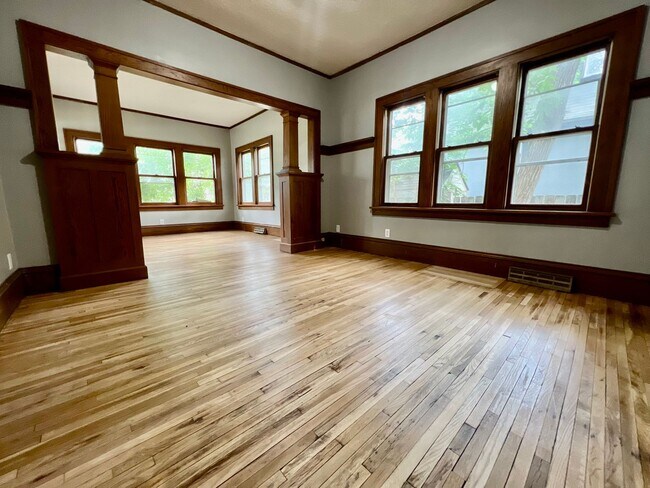 Building Photo - Wonderful 2 Bedroom 1 Bath Single Family Home!!