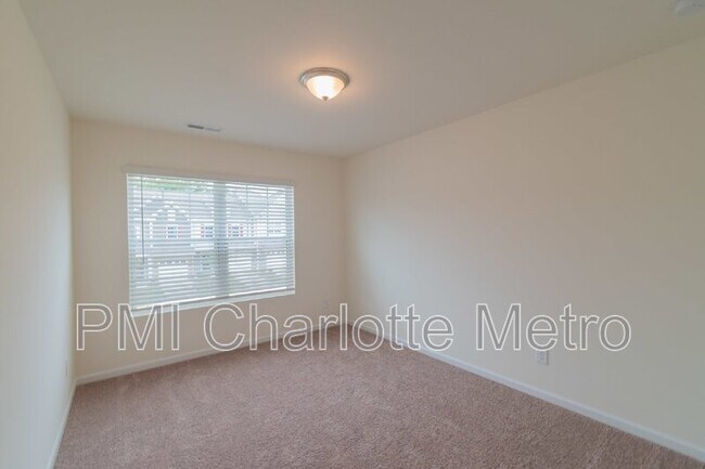 Building Photo - 7139 Bentz St