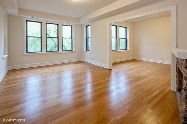 Building Photo - 3513 N Racine Ave