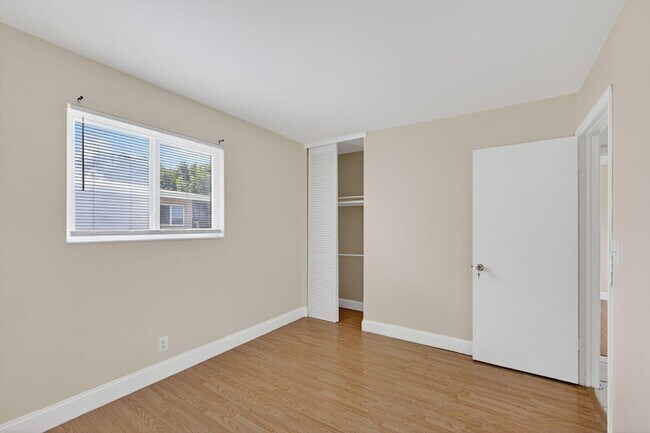 Building Photo - 809 Lighthouse Dr