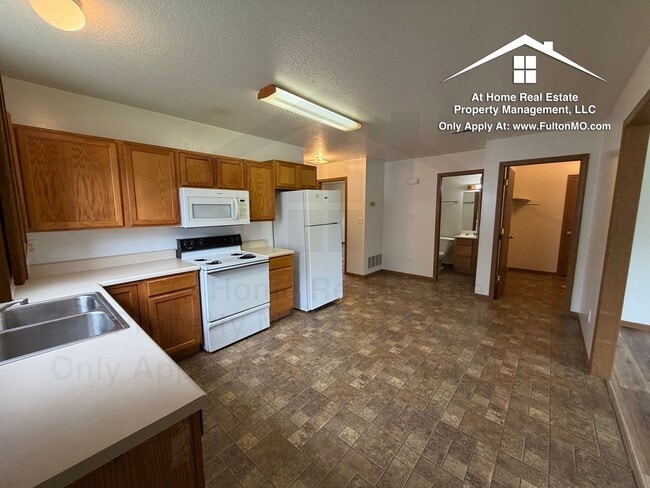 Building Photo - Gates Boulevard 2633–2635 Duplex