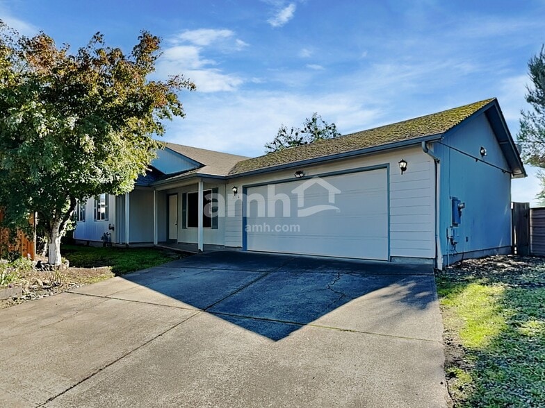 Primary Photo - 1774 Cherrybloom Ct SE