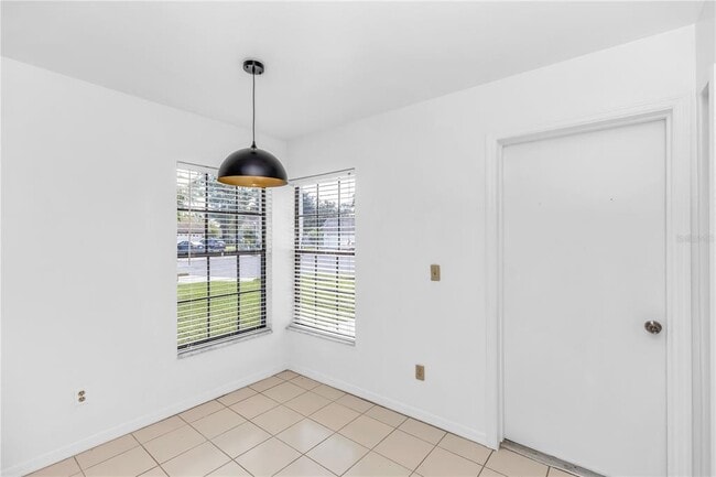 Building Photo - 5831 Plumtree Ct