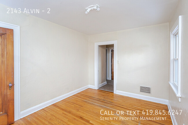 Building Photo - ?? Snag This Lucky Apartment Before the Le...