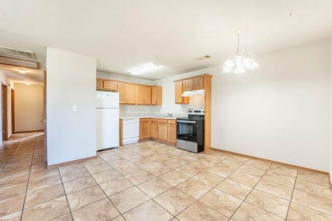 Building Photo - 318 E Marietta Ct