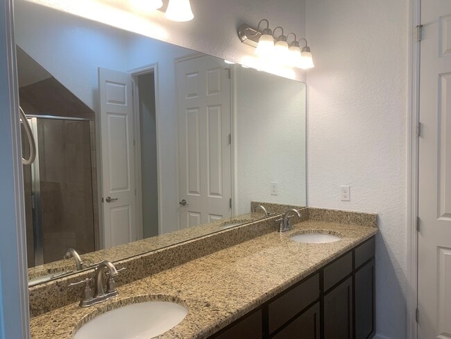 Building Photo - 2812 Plymouth PIace