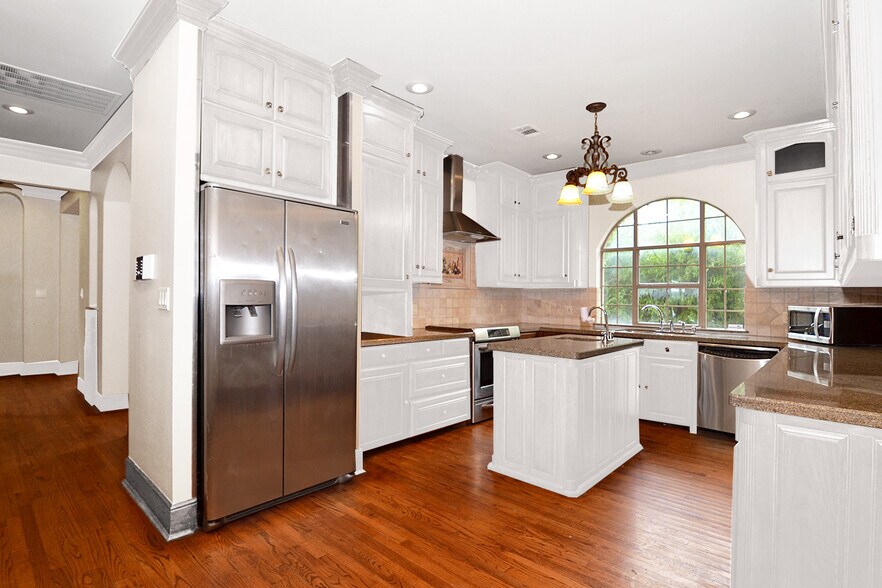 Building Photo - 2917 Normah St