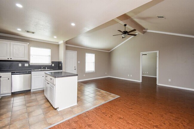 Building Photo - 6902 Manor Terrace Ln