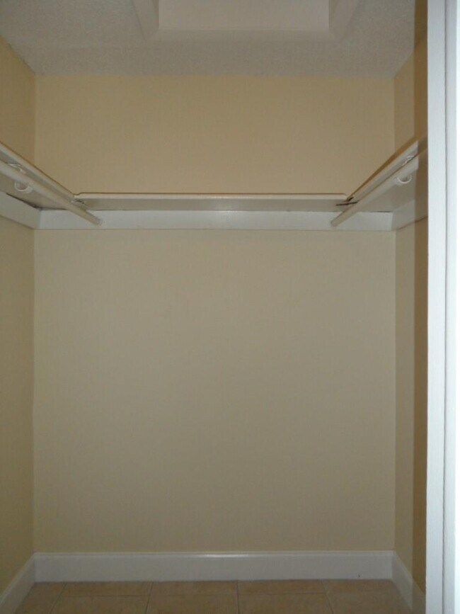 Building Photo - 2724 SW 46th St