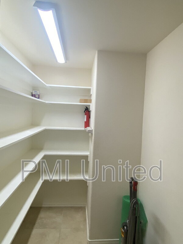 Building Photo - 3805 Oceanview Dr