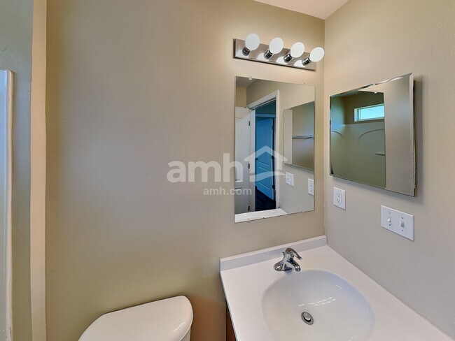 Building Photo - 12052 Hayden Lakes Cir