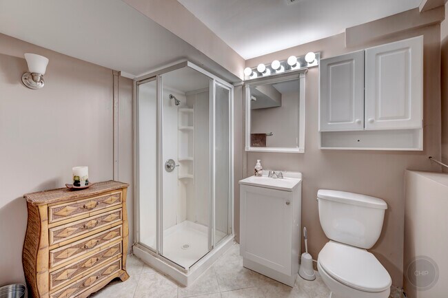 Building Photo - 7215 Larchwood Ln