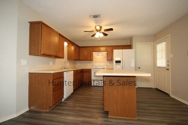 Building Photo - 5904 Dan Dr