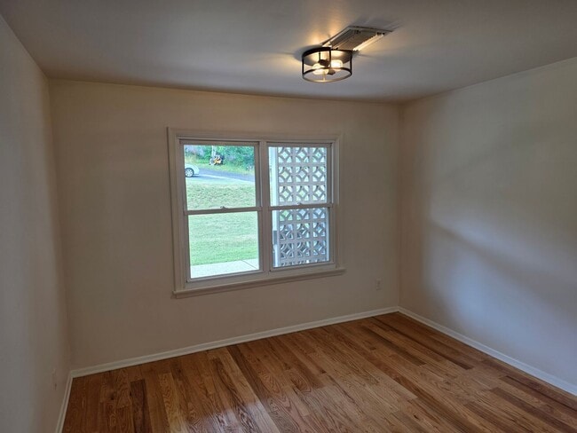 Building Photo - 2811 W 28th St