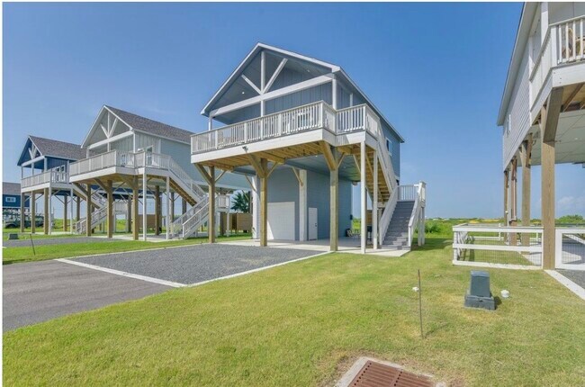 Building Photo - 1049 Sunset Cir