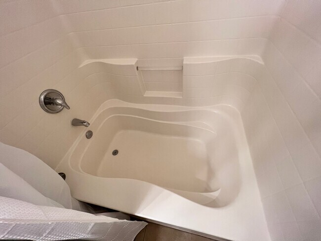 Building Photo - 4892 Calle Bella Ave