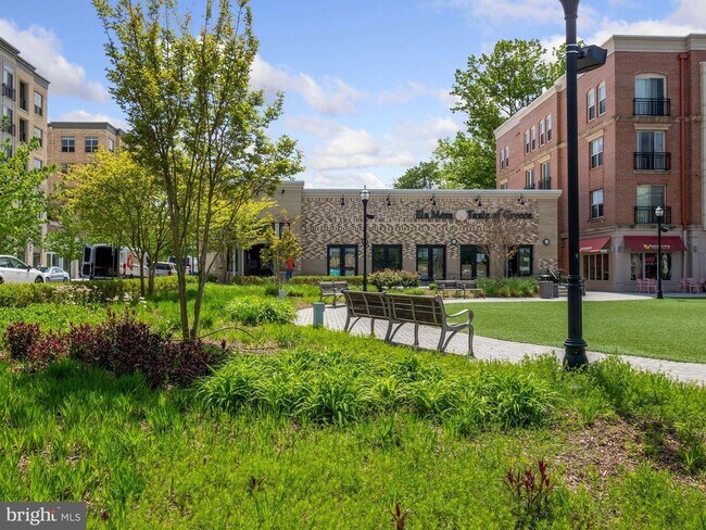 Building Photo - 124 Liriope Place