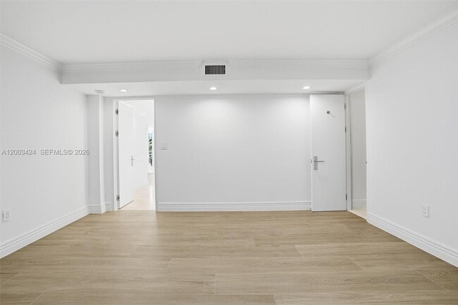 Building Photo - 600 Grapetree Dr