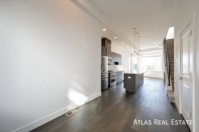 Building Photo - 2016 N Bryant St