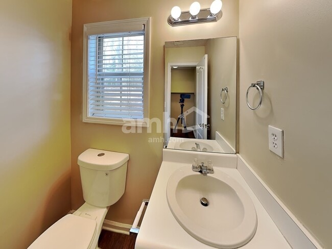 Building Photo - 32 Alston Ln SW