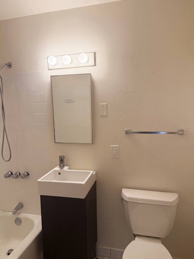 Building Photo - Charming one-bedroom, one-bath home