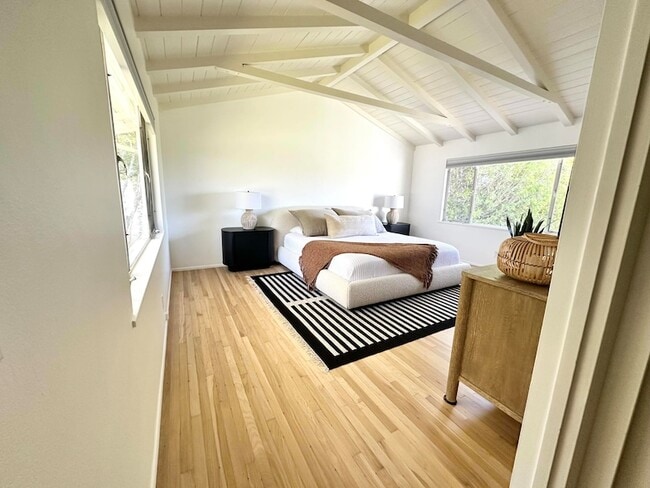 Building Photo - 450 Santa Rosa Ln