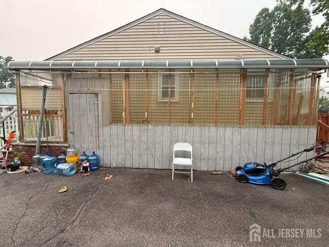 Building Photo - 89 Oak Ln
