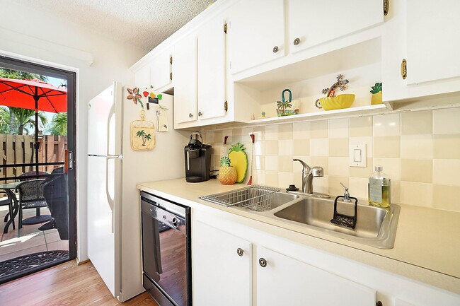 Building Photo - 825 Center St