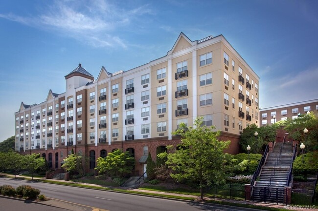 Primary Photo - 100 Glen St