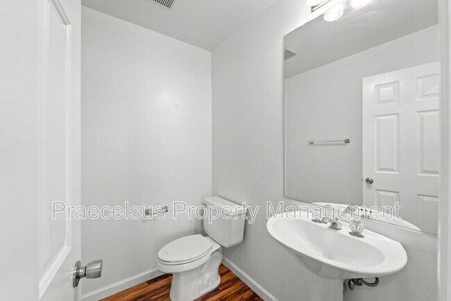 Building Photo - 1375 Callejon Palacios