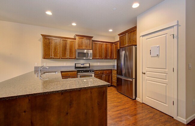 Building Photo - Charming 4 bd 2.5 ba Vancouver Home - Available Now!