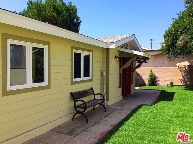 Building Photo - 1112 E Lexington Dr