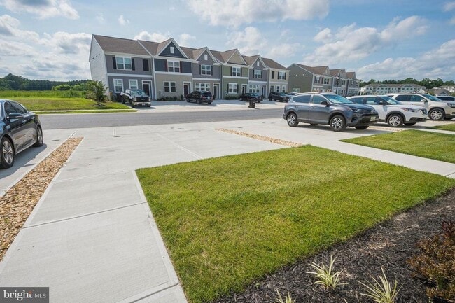 Building Photo - 417 Creekbed Cir